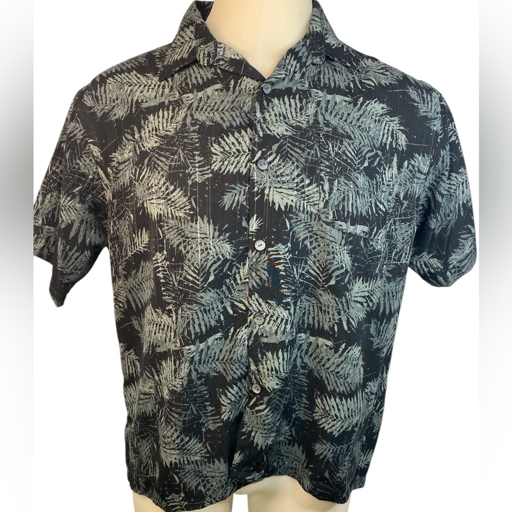 Van Heusen Short Sleeve Button Up Shirt Men’s XL -17-17 1/2